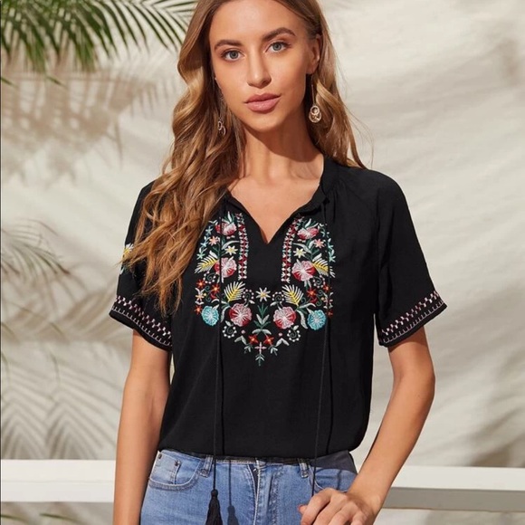 Tops - NWT Tie Neck Floral Embroidery Top